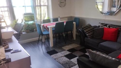 Coldharbour Casa | Large Room in a Shared House - Brixton London