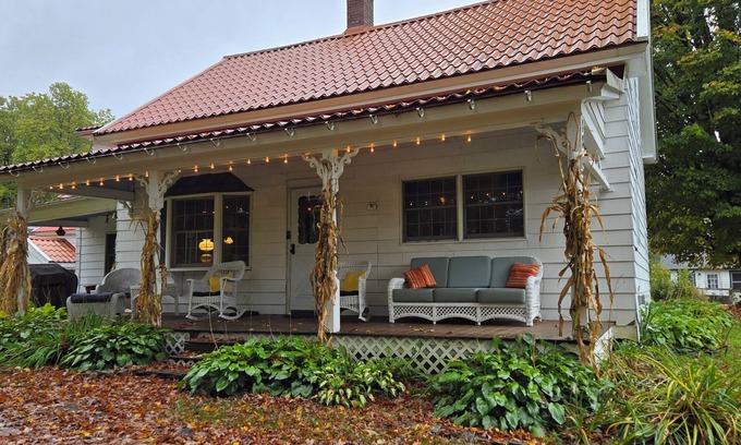 Wilmington Casa | Large rustic home with gameroom. Near lakes, skiing, walk to downtown.