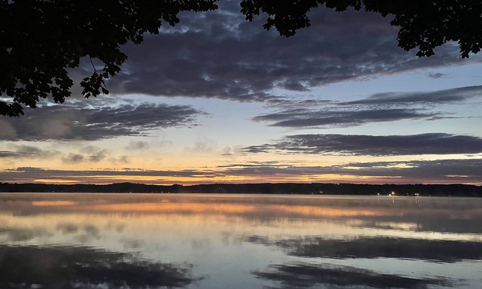 Saratoga Springs Casa | Large Saratoga Lake House, close to all amenities , privacy of lake living.