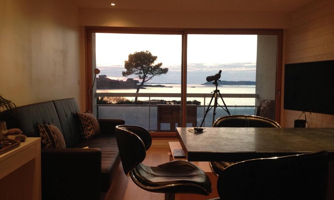 Trevou-Treguignec Apartamento | Amplio apartamento con vistas al mar