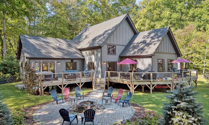 Hendersonville Casa | Large Secluded House in Hendersonville with jaw dropping views!