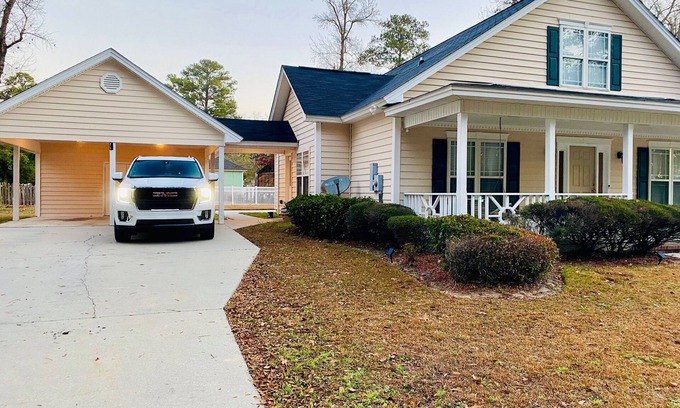 Savannah Casa | Large Southern Style home with lots of parking