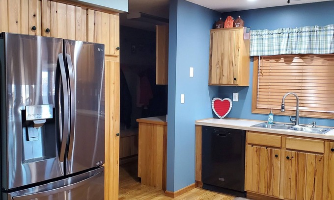 Olpe Casa | Large spacious house located in quiet neighborhood
