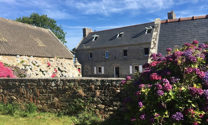 Cleden-Cap-Sizun Casa | Large stone house 500 m from the sea and hiking trails