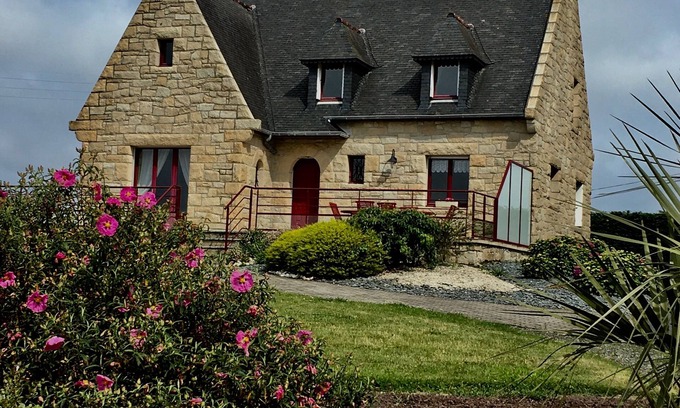 Lanmodez Casa | Large stone house facing Brehat Island - Sea view