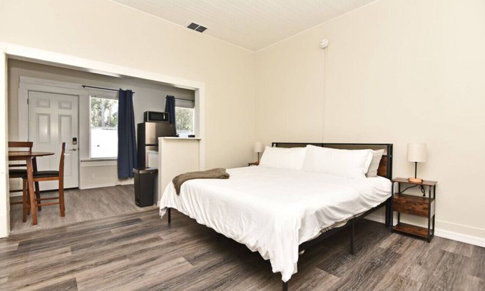 Winter Garden Apartamento | Large Studio Apartment Downtown