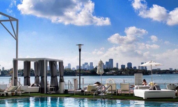 West Avenue Apartamento | Large studio at the iconic 1100 West condo hotel