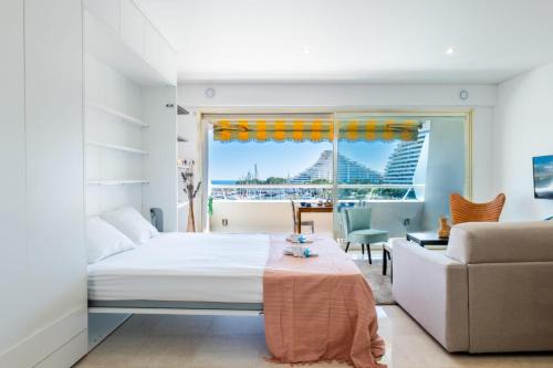Villeneuve Loubet Beach Apartamento | Large studio with a breathtaking view of the sea