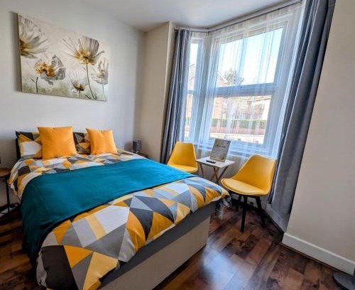 London Borough of Hounslow Apartamento | Large Studio with Private Kitchen and Bathroom