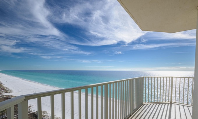 Bel Air Condominio | Lujoso - Tranquilo - Balcón grande - Vistas al piso 10 - Abastecido - Limpio - 3 King