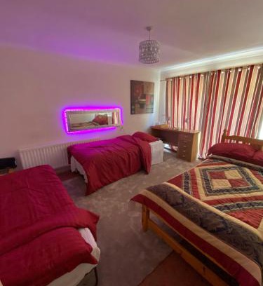 Chatham Casa | Large Stylish 3 Bedroom in Chatham
