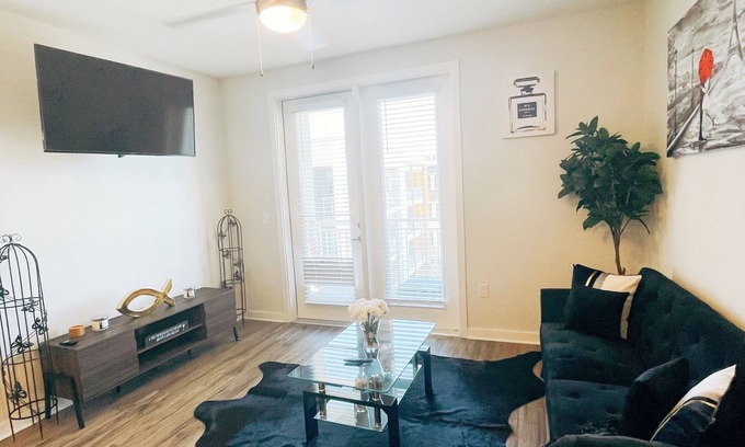 Deerwood Casa | LARGE STYLISH ONE BEDROOM/ ONE BATH w/ Balcony & POOL+ AMENITIES