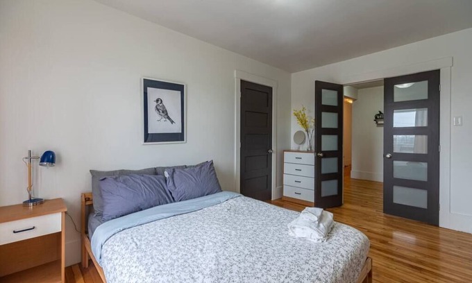 Bedford Apartamento | Large & Sunny Beautiful Home, AC