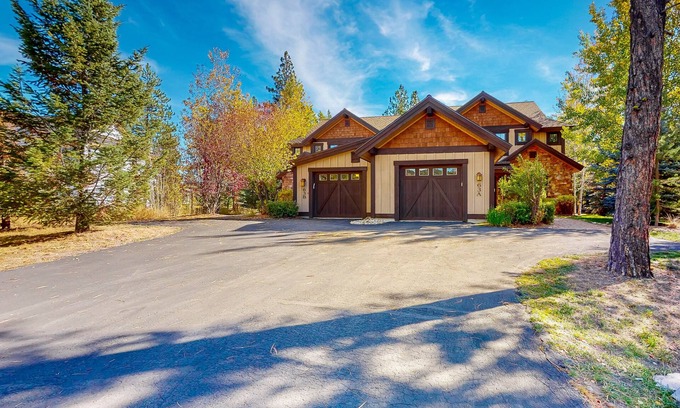 McCall Casa | Large townhome with outdoor kitchen, open-air fireplace & mountain views