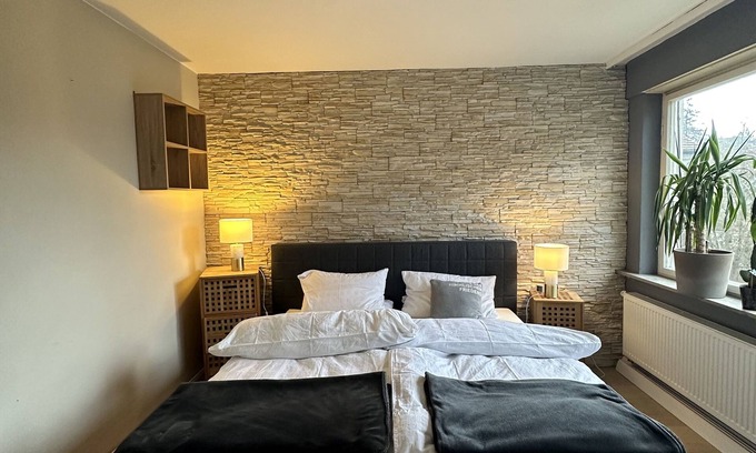 Feuerbach-Mitte Casa | Large townhouse with cigar room and garden
