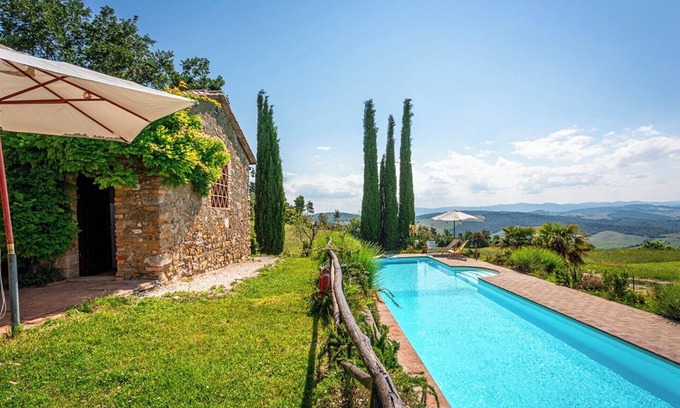 Volterra Casa | Large Tuscan farmhouse with huge swimming pool
