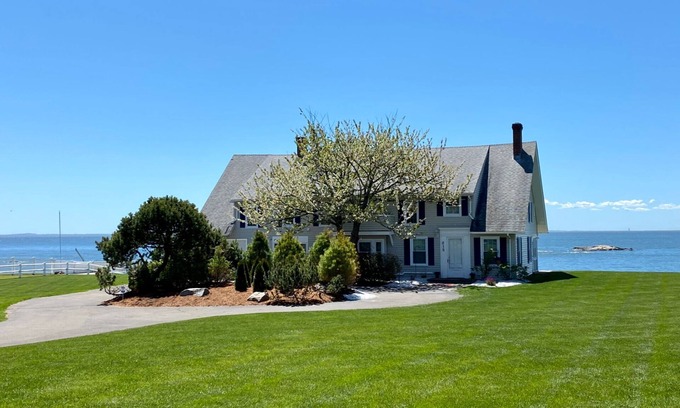 Westbrook Center Casa | Large Updated Direct Waterfront Home on CT Shoreline, Private Beach, Westbrook