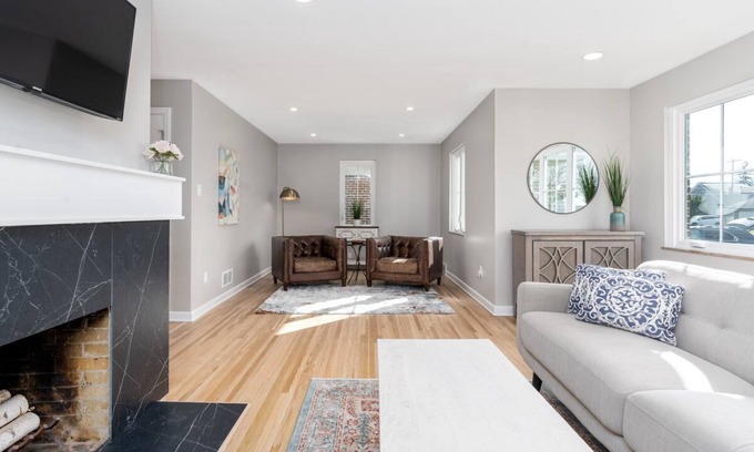Upper Arlington Casa | Large Upper Arlington home- Newly Renovated