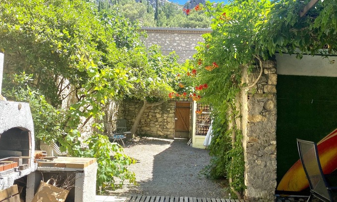 Roquefort-des-Corbieres Casa | LARGE VILLAGE HOUSE WITH GARDEN AND TERRACE