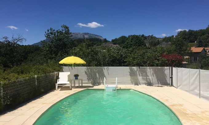 Tallard Casa | Nuevo !! Gran casa de vacaciones con piscina a prueba de niños en las afueras de Tall