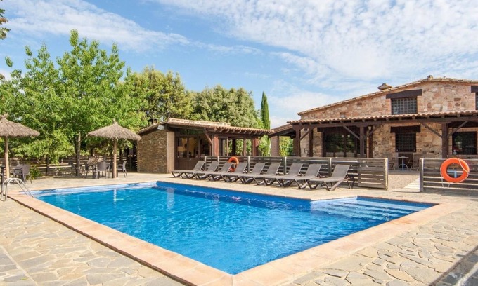 Riudarenes Villa | Casa Rural para 20pers, a 45min de Barcelona, BBQ, Futbolín, WiFi