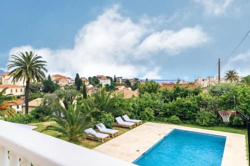 Riou - Petit Juas - Av de Grasse Villa | Large villa near beach, sea view, islands & bay of Cannes, 7 bedrooms