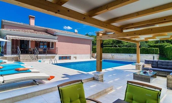 Matohanci Villa | Gran villa, piscina privada, idealmente ubicada a solo 15 minutos del pintoresco resort de Rovinj.