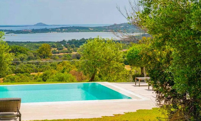 Porto Rotondo Villa | Gran villa con piscina, rodeada de vegetación, vistas al mar - Costa Smeralda