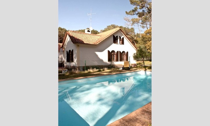 Mucifal Casa | Villa con piscina, cerca de la playa, para amantes de la naturaleza y el océano.