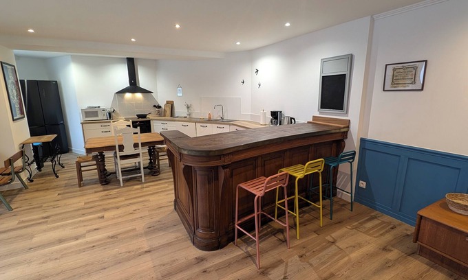 La Seguiniere Casa | Large village house on the river bank