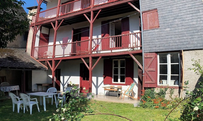 Osse-en-Aspe Casa | Large village house - ideal for groups