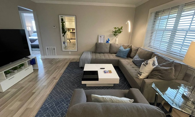 Poinsettia Heights Apartamento | Large w/King Beds and workspace near Wilton Manors