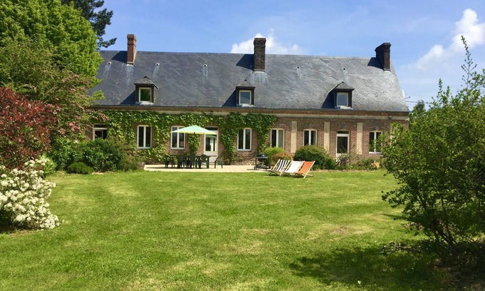 Ouainville Casa | Casa grande y cálida, ideal para reunirse con amigos o familiares.