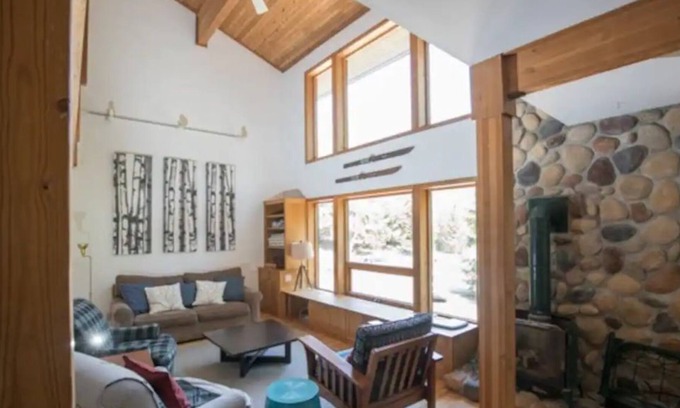 Hyak Casa | Large Well-Appointed Mountain Home, Great Location