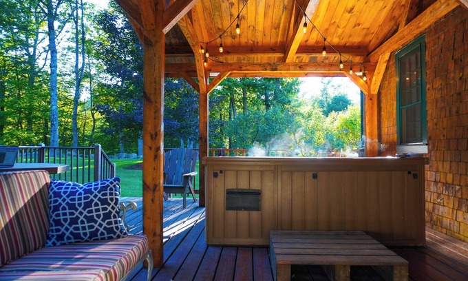 Holderness Casa | Pet Friendly with Hot Tub | Loon/Gunstock 30 mins