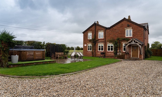 Overton-on-dee Casa | Large Welsh Cottage Jubilee House