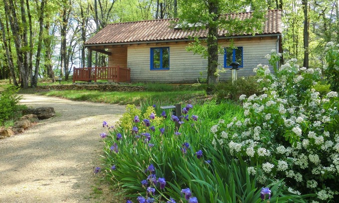 La Chapelle-Aubareil Chalet De Esquí | Gran chalet de madera en medio del bosque cerca de Sarlat y Lascaux