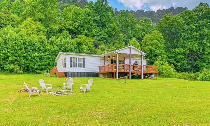 Hot Springs Casa | Large Yard + Fire Pit: Hot Springs Home