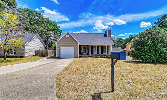 Fayetteville Casa | Large Yard, Office Space: Fayetteville Family Home
