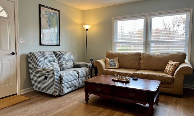 Gilbertsville Apartamento | Large yard & patio, KY lake view, hi speed WiFi, 1