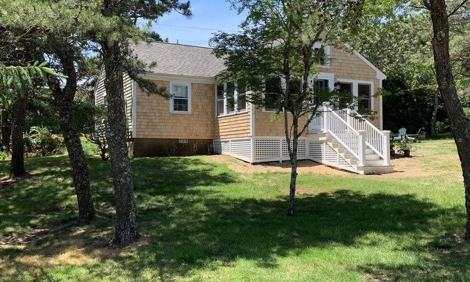 West Chatham Cabaña | 23 de junio y 1 de septiembre Avail - Large Yard, Quiet; Sólo 300 Yd de la playa de Hardings