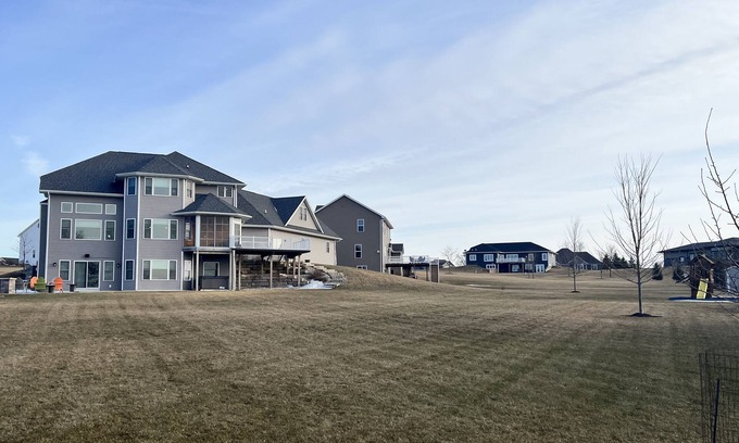 Butte Des Morts Casa | Larger house in quiet neighborhood near Oshkosh w/ large backyard!