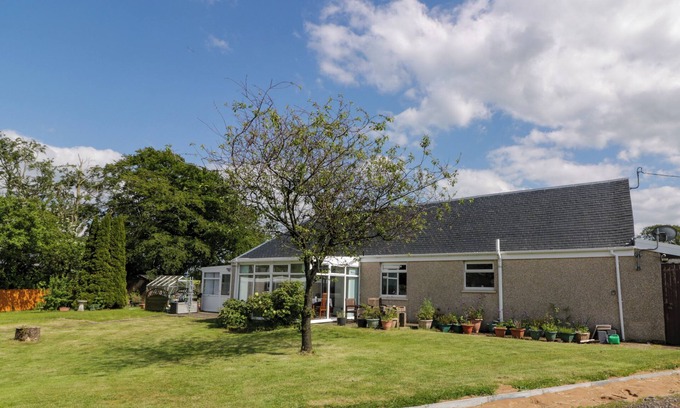 Mauchline Cabaña | LARGIEHOLM, pet friendly, character holiday cottage in Mauchline