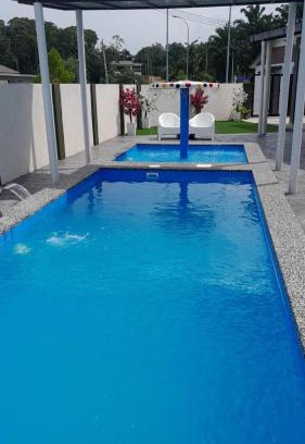 Si Rusa Casa | LaRinDa Teluk Kemang Private Pool - Islamic