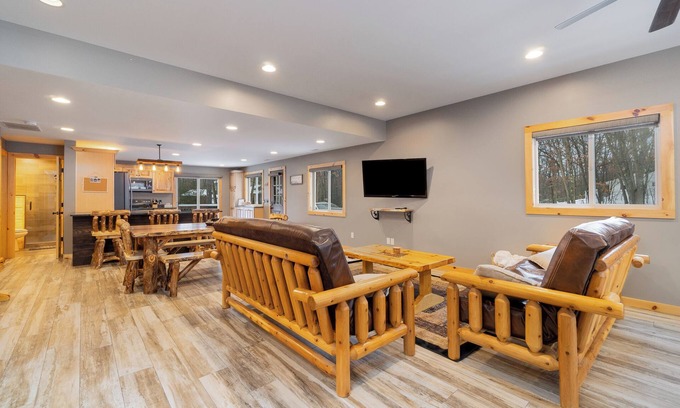 Higgins Lake Cabina | Larkin's Cabin Pet & Family Friendly!