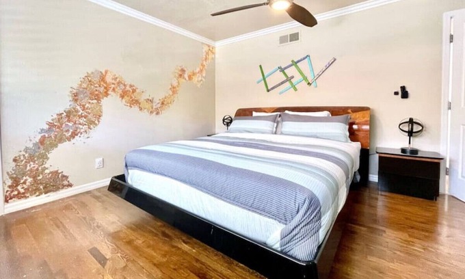 Olde Carlsbad Casa | Larkspur Down · Cheerful Home-Hot Tub-Play Structure-Walk to Food