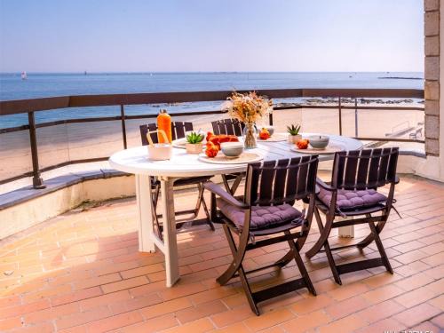Larmor-Plage Apartamento | Larmor-Plage T4 Spacieux avec Terrasse, Ascenseur et Parking face à la Mer - FR-1-349-124