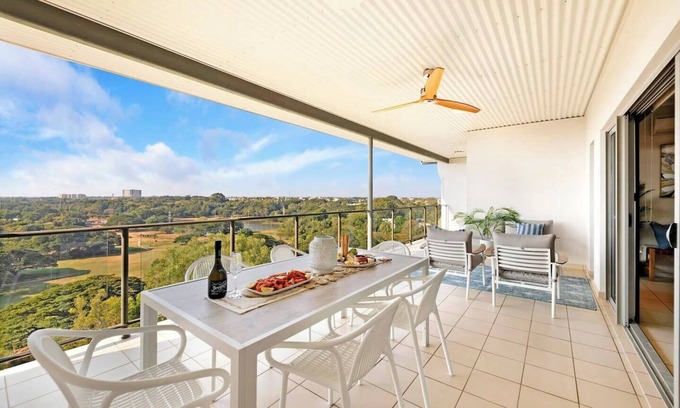Larrakeyah Apartamento | Larrakeyah Luxury Penthouse Getaway with Views