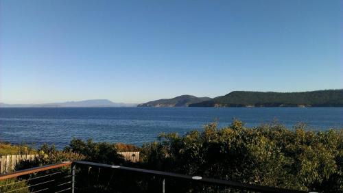 White Beach Casa | Larus Waterfront Cottage