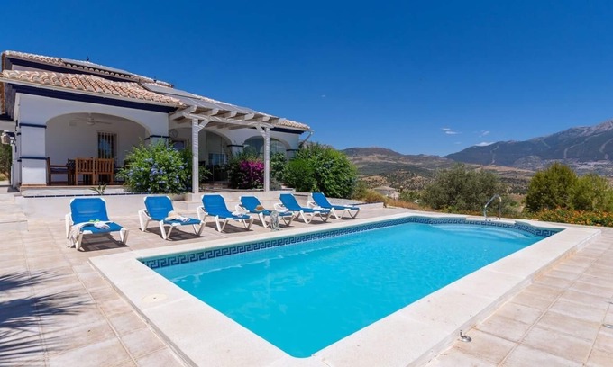 Viñuela Villa | Las Alondras Viñuela by Ruralidays
